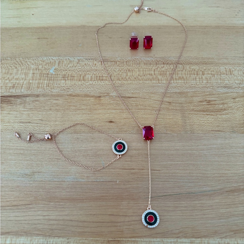 Jewelry set. Earrings, bracelet, necklace